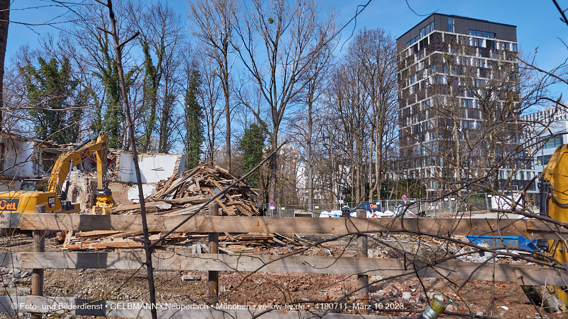 16.03.2023 - Die Crux der schwarzen Aluschindeln